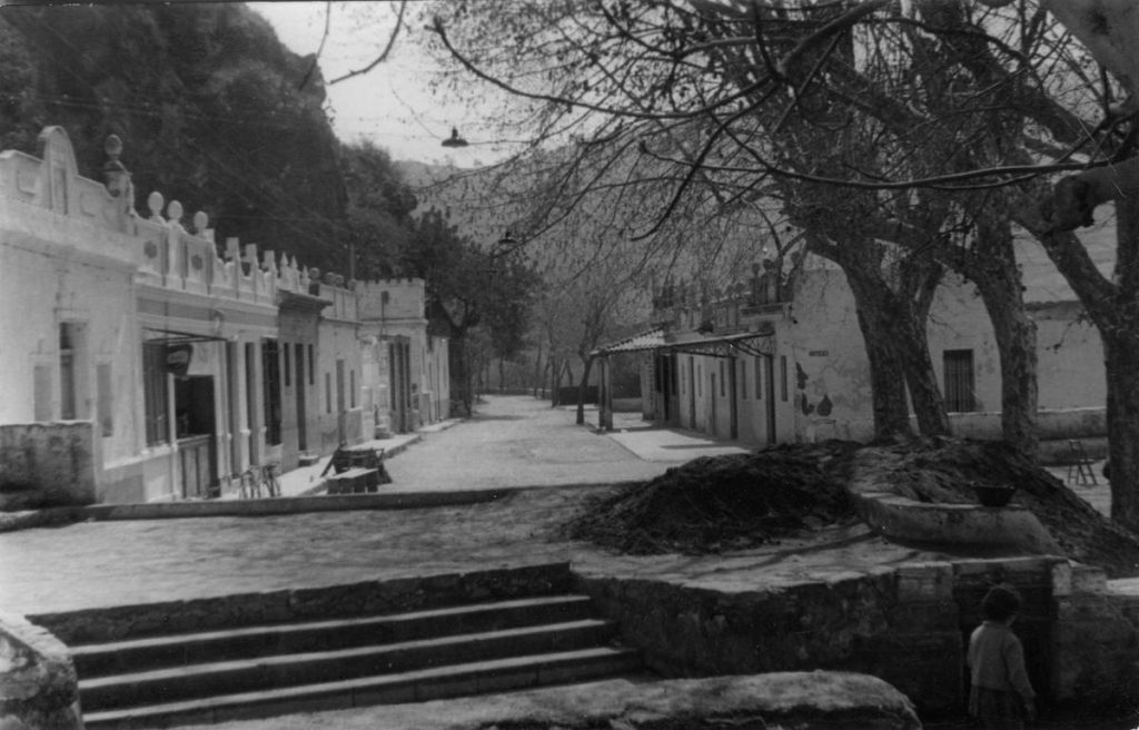 Casetes situades junt a la Font de Sant Josep, mitjans del segle XX
