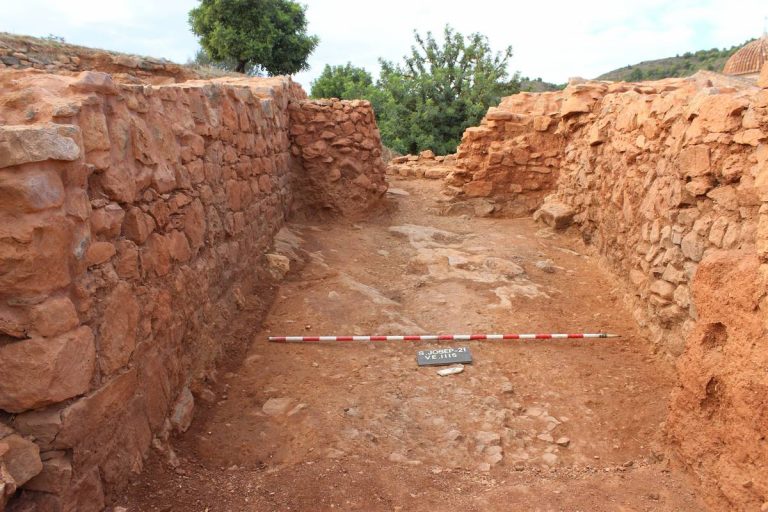 Carrer 3 d’època ibèrica del Poblat entre la muralla nord i el departament 17, segle III ANE