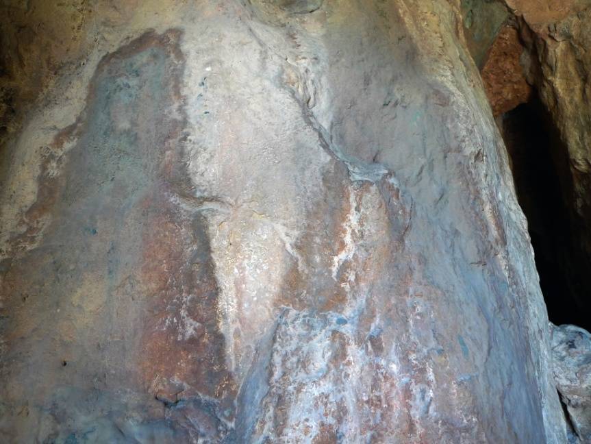 Representació d’un cap de cavall gravat sobre la roca