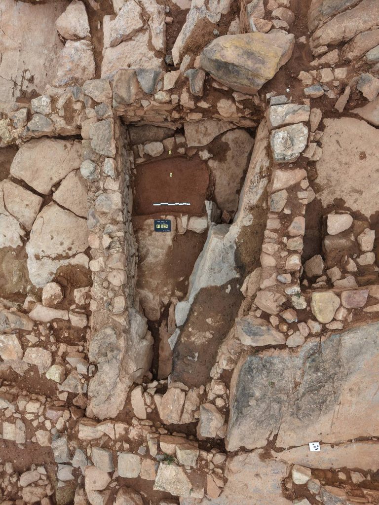 Pis de terra xafada del nivell d'ocupació del Ferro Antic.
