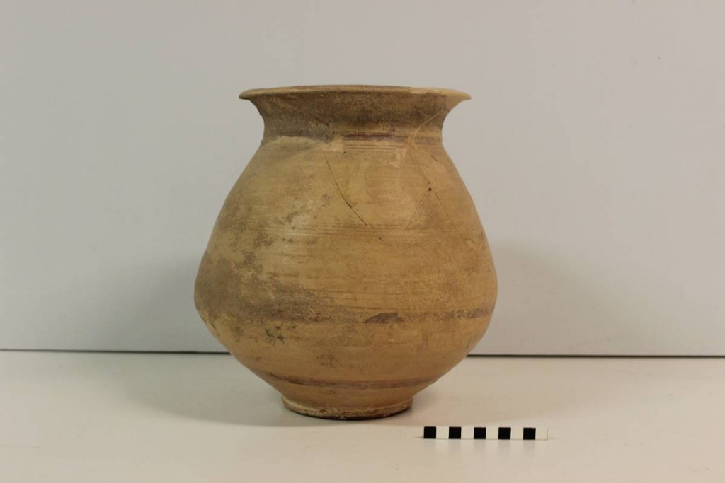 Urna amb enterrament infantil, campanya de 1975 – 1976, conservada al Museu de Belles Arts de Castelló.